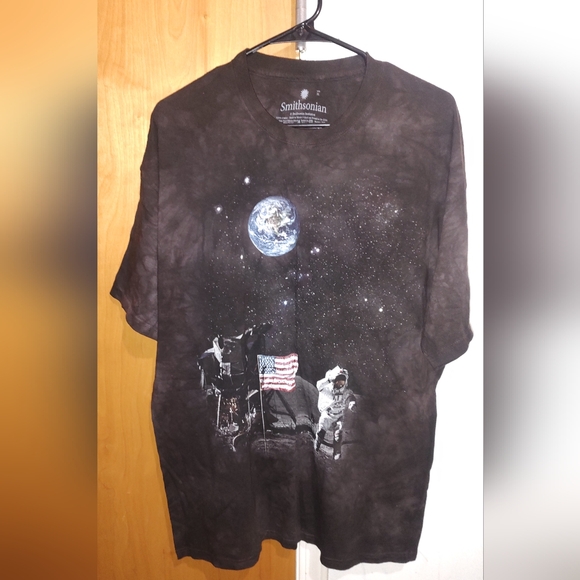 Smithsonian Museum T-shirt Size XL Tie Dye Moon Landing Earth Astronaut Flag - Picture 1 of 5